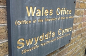 Wales Office Minister sees how Cardiff Station is making life easier for commuters